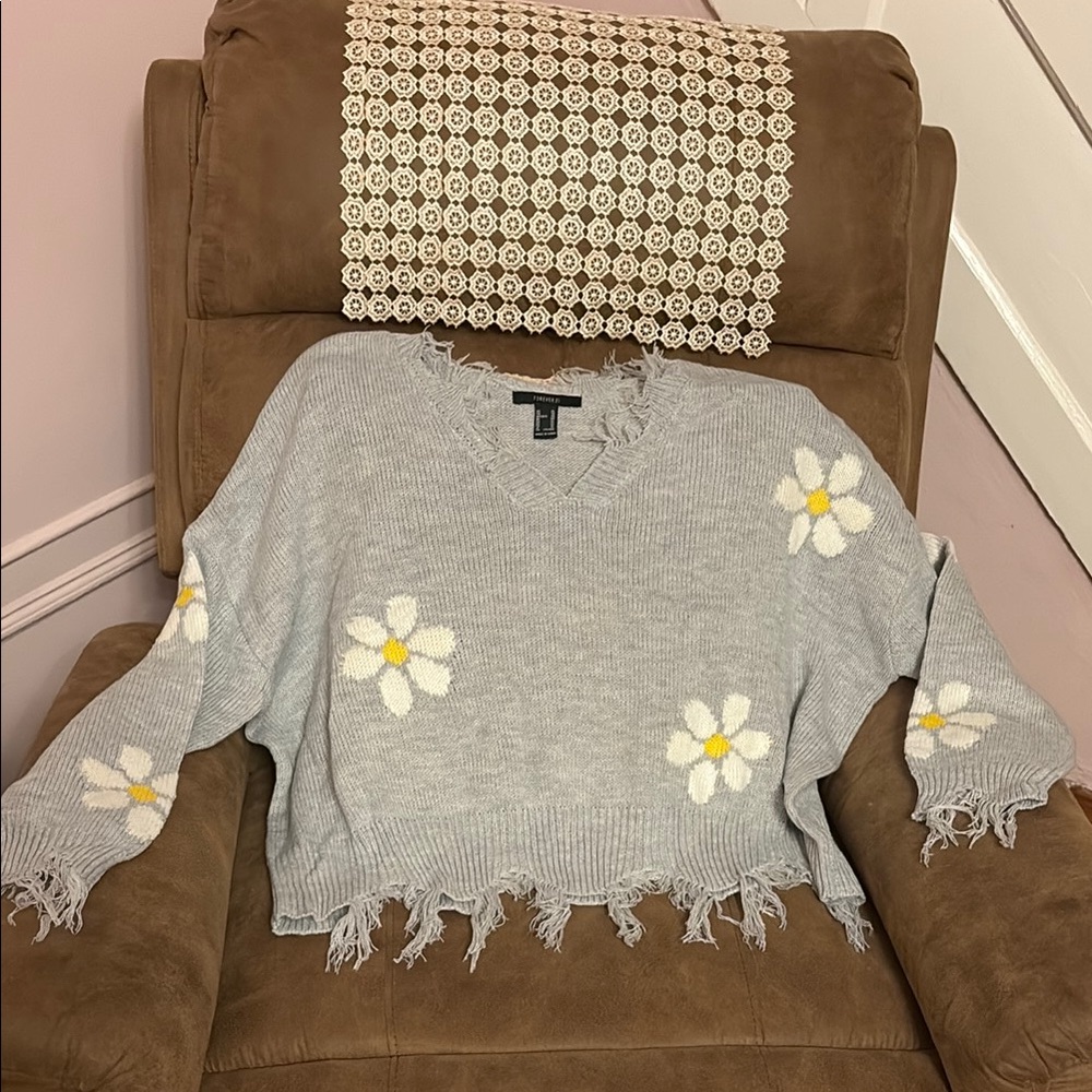 Forever 21 Gray V-Neck Sweater with Daisy Design